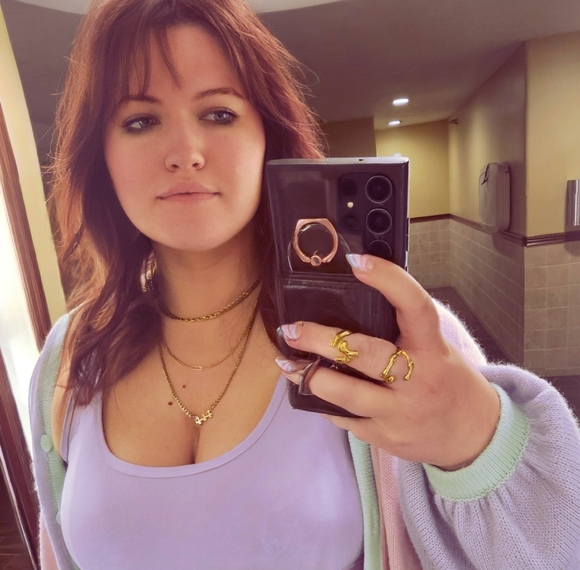 Meet your Posher, Niki - Picture 1 of 1